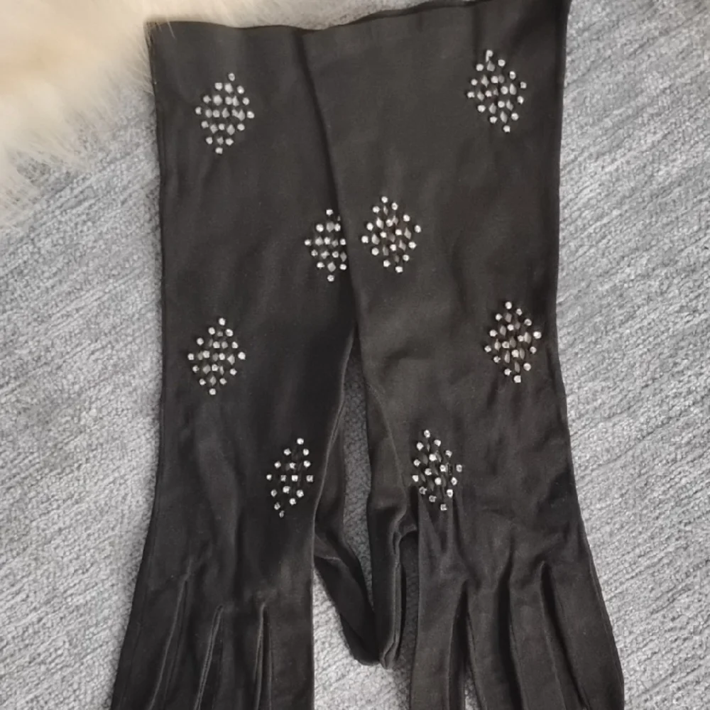 Michel Swiss Black Gloves with Silver Detailing.Made In France